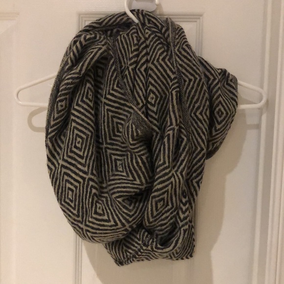 Warm, Light Infinity Scarf - Picture 3 of 4
